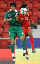 من لقاء البحرين والسعودية في كأس الخليج الأولمبية (فادي الأسعد ــ رويترز)