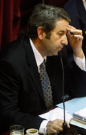 كوبوس خلال جلسة مجلس الشيوخ أمس (ماركوس برينديشي ـ رويترز)