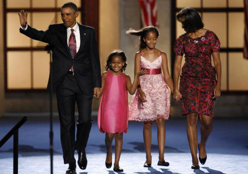 أوباما وأفراد عائلته في دنفر (أ ب)