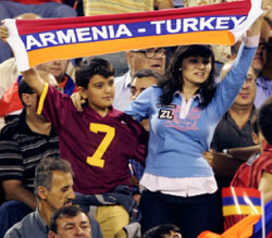 مشجّعون أرمن في ملعب هرزدان أول من أمس (رويترز)