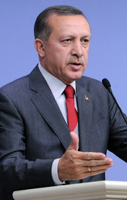 أردوغان يعلن عن تفاصيل التعديل الحكومي الشامل في أنقرة ليل الجمعة الماضي (أ ب)