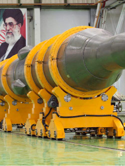 صورة للصاروخ، الذي تدعي وسائل الاعلام الرسمية الايرانية انه «سجيل 2»، والذي تمت تجربته أمس ( رويترز )