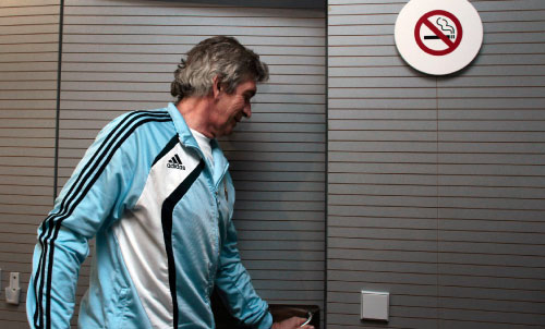 مانويل بيلليغريني ينتظر موعد الخروج من ريال مدريد (أرتورو رودريغيز ـ أ ب)