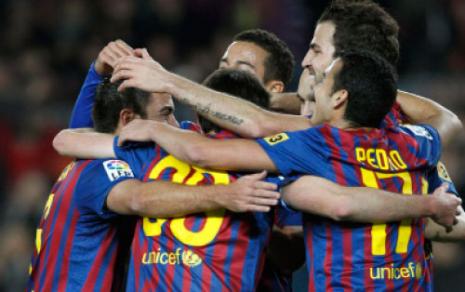 استعاد برشلونة ريادة الكرة الأوروبية والعالمية بخمسة ألقاب (ألبرت جيا  ــ رويترز) 