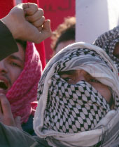 يساريّون يتظاهرون في عوكر خلال عدوان غزة (هيثم الموسوي)