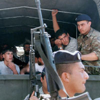 عملاء من ميليشيا لحد في عهدة الجيش (أرشيف)