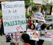 متظاهرون في الباراغواي متضامنون مع غزّة (جورج أدورنو ـــ رويترز)
