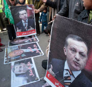 صور أردوغان في تظاهرة لفلسطينيين في جباليا شمالي غزة (محمد سالم ـــ رويترز)
