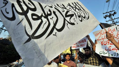 ناشطون إسلاميون من حزب التحرير يتظاهرون في باكستان (عارف علي ـــ أ ف ب)