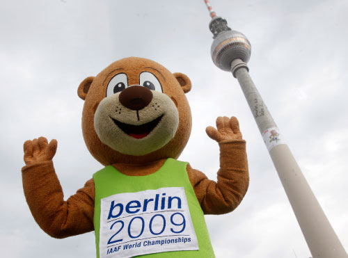 هل تعلمون من هذه التي في الصورة؟ إنها الدمية «برلينو». وبرلينو هذه، ليست إلا تميمة بطولة العالم في ألعاب القوى 2009، التي ستستضيفها، برلين. 113 يوماً تفصلنا عن الحدث. وعلى ما يبدو، فإن برلينو ملّت الا