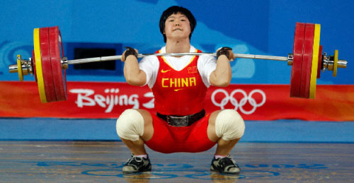 الربّاعة الصينيّة ليو حطّمت ثلاث أرقام قاسية وأحرزت ذهبيّة وزن 69 كلغ(إيفز هرمان ـ رويترز)