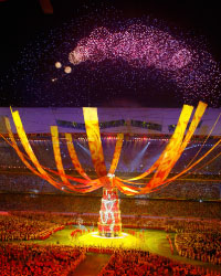 منظر عام مع الألعاب النارية لمراسم حفل اختتام دورة بكين 2008 (إريك غايارد ــ رويترز)
