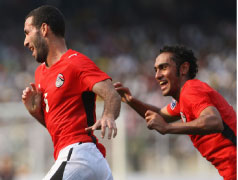 هل تتكرر الفرحة المصرية بالتأهل؟  (عمرو دلش ـ رويترز)