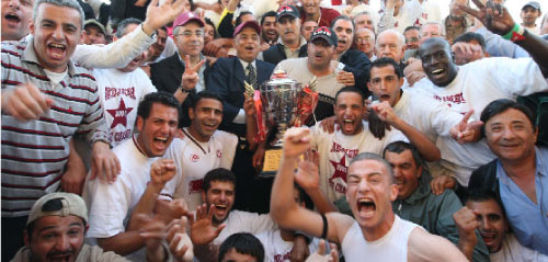 فريق النجمة يحتفل بكأس الدوري (محمد علي)