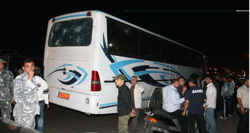 حافلة لاعبي العهد بعد الاعتداء (الأخبار)