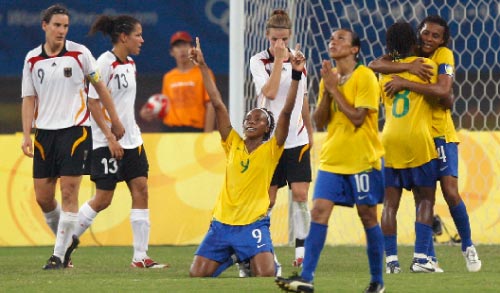 فرحة برازيلية وخيبة ألمانية (كارلو كورتيس ـ رويترز)