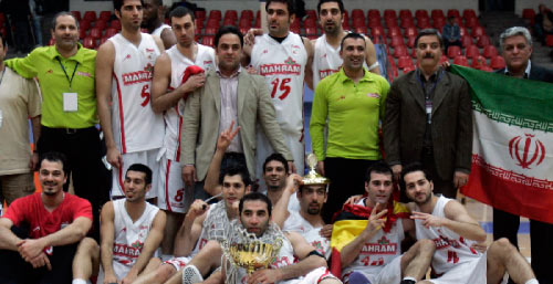 فرحة إيرانية بكأس غرب آسيا (محمد حامد - رويترز)