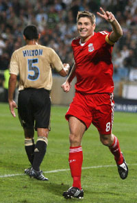 ستيفن جيرارد بعد تسجيله ثاني هدفيه أمام مرسيليا
