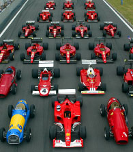 عدد من سيارات فيراري التي شاركت في بطولة العالم للفورمولا 1 معروضة على حلبة هنغارورينغ (فرانك أوغستين ـ أ ب)