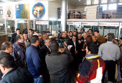موظفو الكهرباء في اعتصام للسبب ذاته قبل ثلاثة أشهر (أرشيف ــ مروان طحطح)