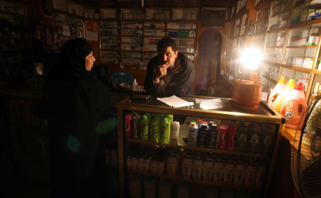 ازدهر الدواء المصري الرخيص في غزة خلال عمل الأنفاق، لكن حكومة غزة السابقة منعت بيعه لمدة طويلة (آي بي إيه)