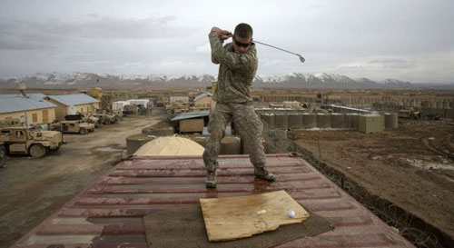 ملازم أول في الجيش الاميركي في أفغانستان (باز راتنر - رويترز)