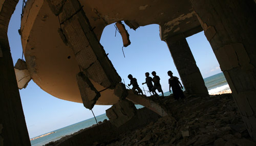 هل تنجح الانسانية بخرق حصار غزة؟ (محمد عبد - ا ف ب)
